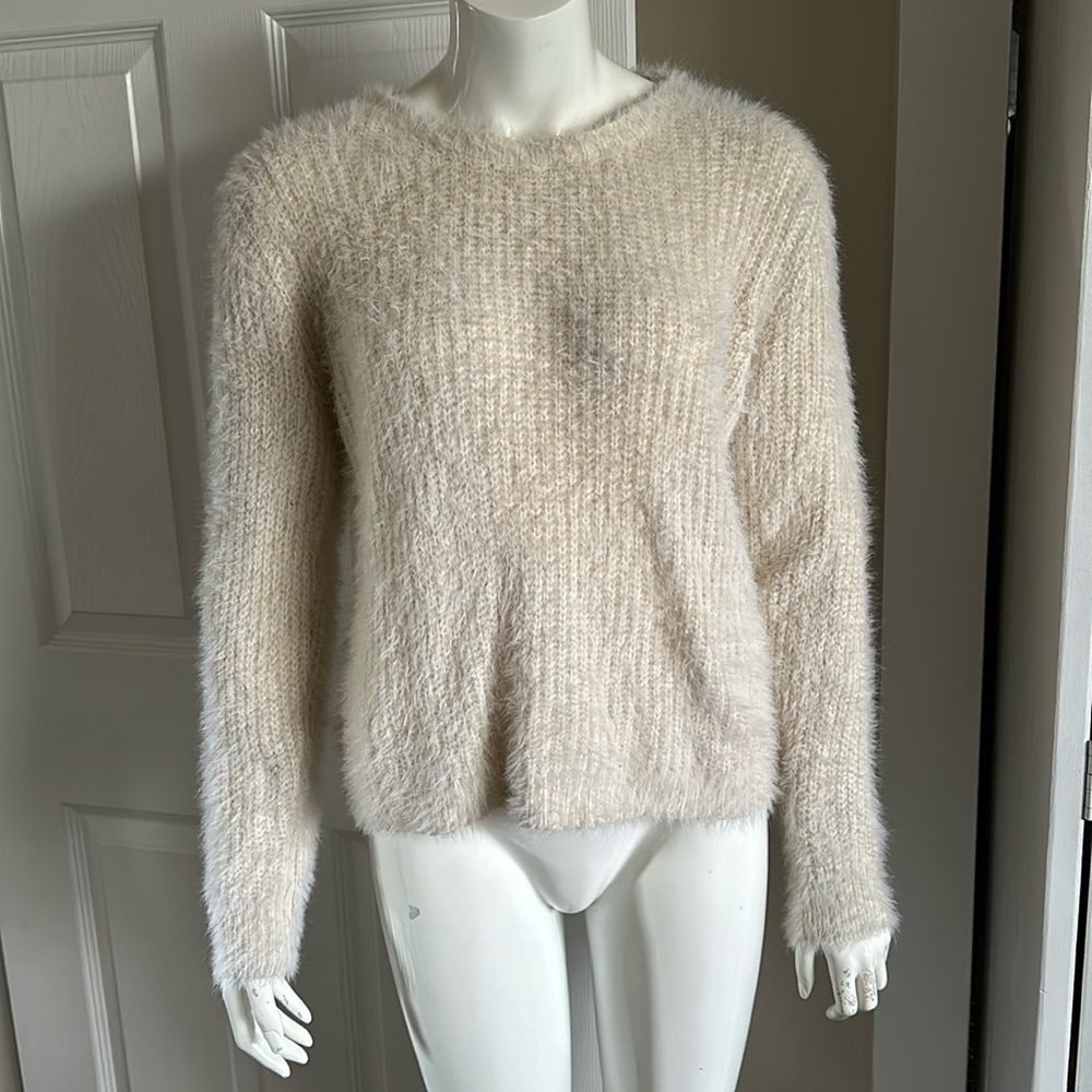 DEBUT size M/L sweater cream colored, super soft and cosy perfect for fall